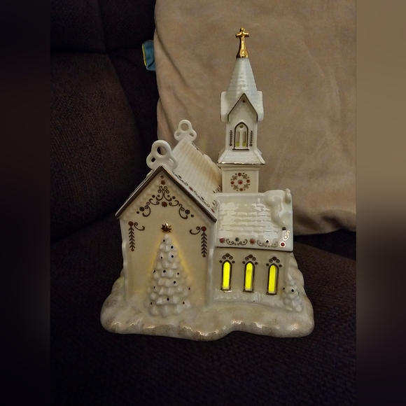 2007 Lenox Village Treasures Collection Mistletoe Park Series Village Church - Picture 2 of 6